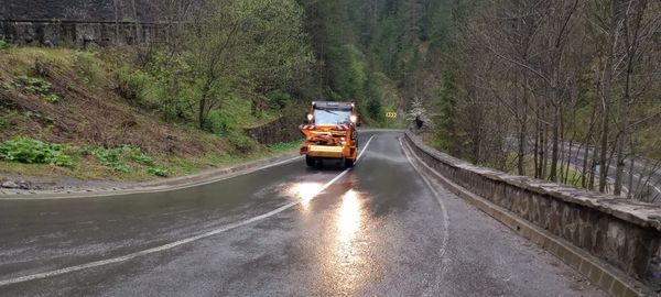 FOTO. Intervenții ale DRDP Iași în Cheile Bicazului pentru prevenirea formării poleiului, ZCH NEWS - sursa ta de informații