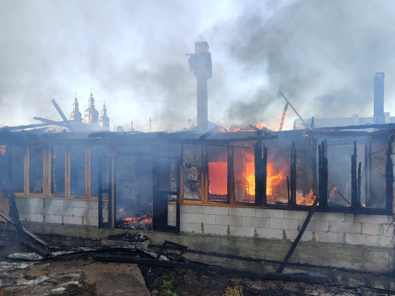 FOTO. Știre actualizată. Două chilii ale măicuțelor de la Mănăstirea Văratec distruse de flăcări, ZCH NEWS - sursa ta de informații