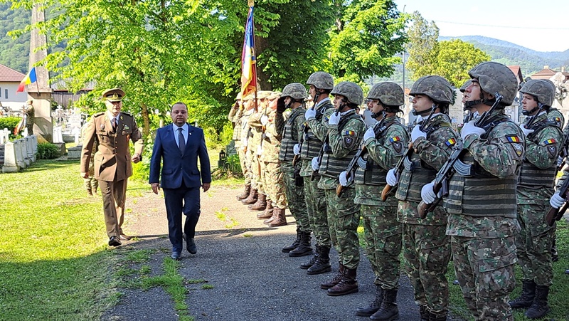 FOTO. Ceremonia militară de Ziua Independenței Naționale a României la Piatra Neamț, ZCH NEWS - sursa ta de informații