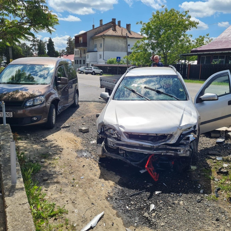 FOTO. Două persoane rănite în urma unui accident rutier în Bodești, ZCH NEWS - sursa ta de informații