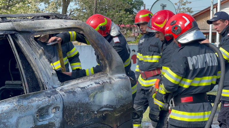FOTO&#038;VIDEO O mașină a luat foc în mers și a ars ca o torță, ZCH NEWS - sursa ta de informații