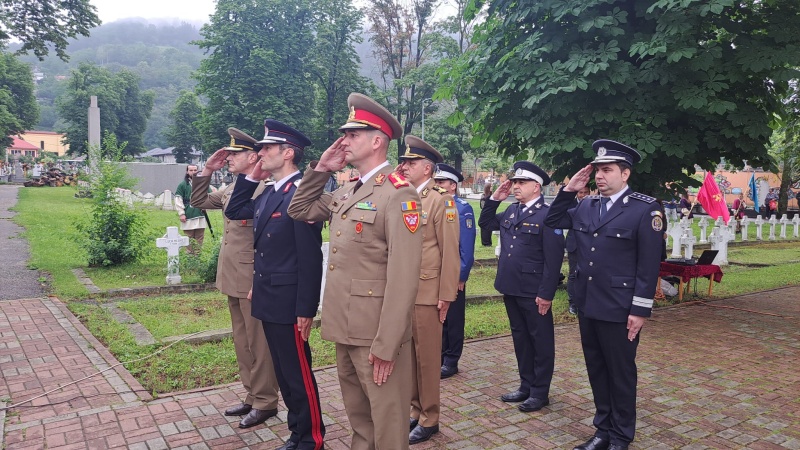 Ceremonie militară de Ziua Eroilor la Piatra Neamț, ZCH NEWS - sursa ta de informații