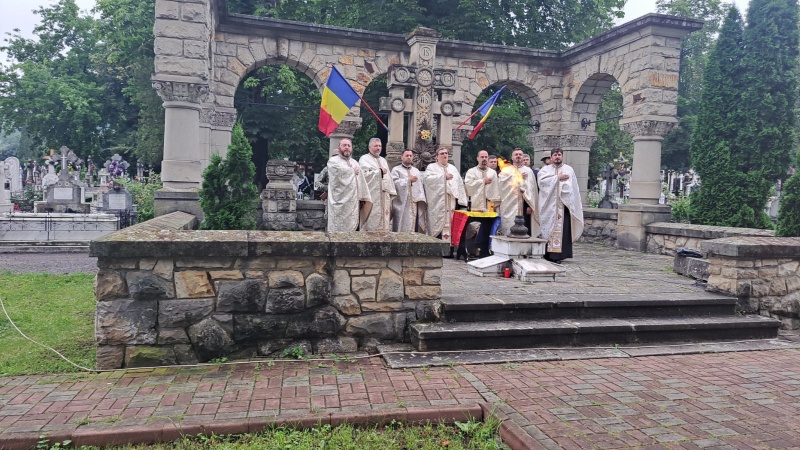 Ceremonie militară de Ziua Eroilor la Piatra Neamț, ZCH NEWS - sursa ta de informații