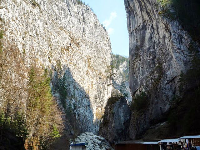 Un nou accident în Cheile Bicazului, în zona tarabelor