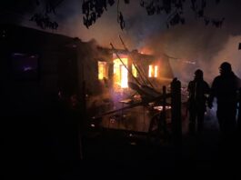 FOTO. Gospodărie distrusă în urma unui incendiu cauzat de o țigară