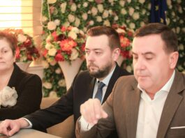 Poiana Teiului: Primarul Alexandru Teodor Chirilă și consilierii locali au depus jurământul Poiana Teiului: Primarul Alexandru Teodor Chirilă și consilierii locali au depus jurământul