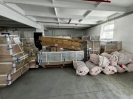 Piatra Neamț. Mobilierul școlar pentru Școlile 5 și 8 a ajuns! Se pregătește recepția Grădiniței nr. 6 Mobilierul școlar pentru școlile 5 și 8