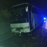 Autocar implicat într-un accident pe DN 15