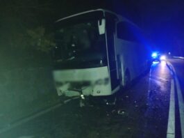 Autocar implicat într-un accident pe DN 15 Autocar implicat într-un accident pe DN 15