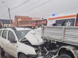 Știre actualizată. FOTO. Accident pe strada General Dascălescu din Piatra Neamț