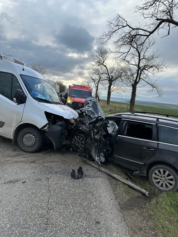 VIDEO. Patru persoane rănite, între care una foarte grav, într-un accident la Perieni
