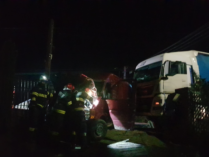 Accident cu victime la Grințieș: impact între un autotren și o autoutilitară