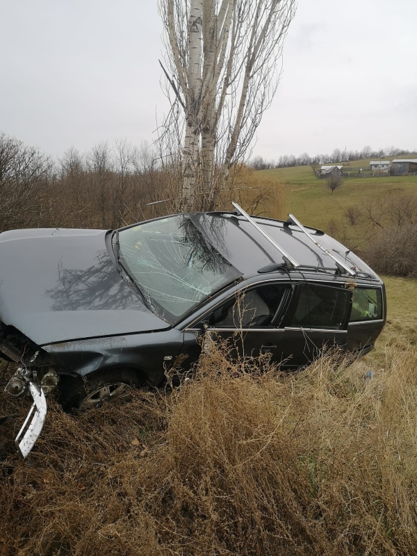 Weekend cu ghinion pe șoselele din Neamț. Accidente rutiere în lanț.