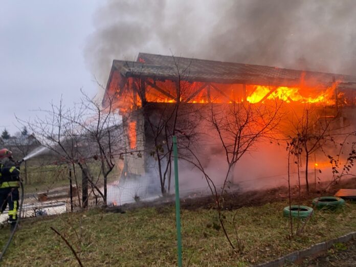 incendiu_Gârcina_1 Foc devastator la Gârcina: un incendiu a fost pus intenționat iar un altul a fost declanșat accidental