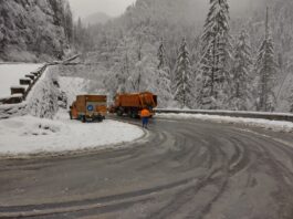 Video. Ninge la munte! Cu excepția zonei Bicaz -Durău nu sunt probleme cu drumurile Ninge la munte! Cu excepția zonei Bicaz -Durău nu sunt probleme cu drumurile