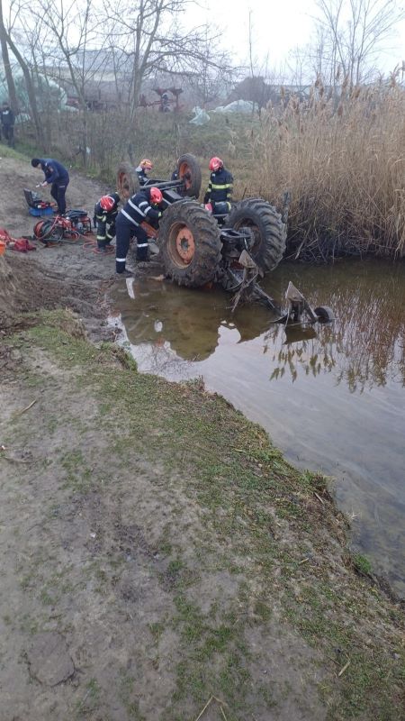 Tragedie în Cotu lui Ivan. Un bărbat a murit strivit de tractor