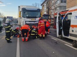 Bărbat prins sub un TIR în zona pieței centrale din Piatra-Neamț