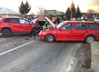 Două persoane rănite într-un accident la Războieni