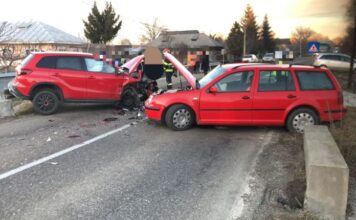 Două persoane rănite într-un accident la Războieni