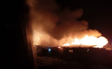 Intervenție de 6 ore pentru stingerea unui incendiu de proporții