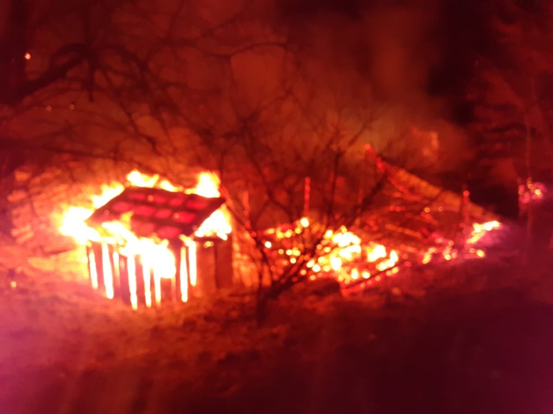 Foc la o anexă a Mănăstirii Văratec