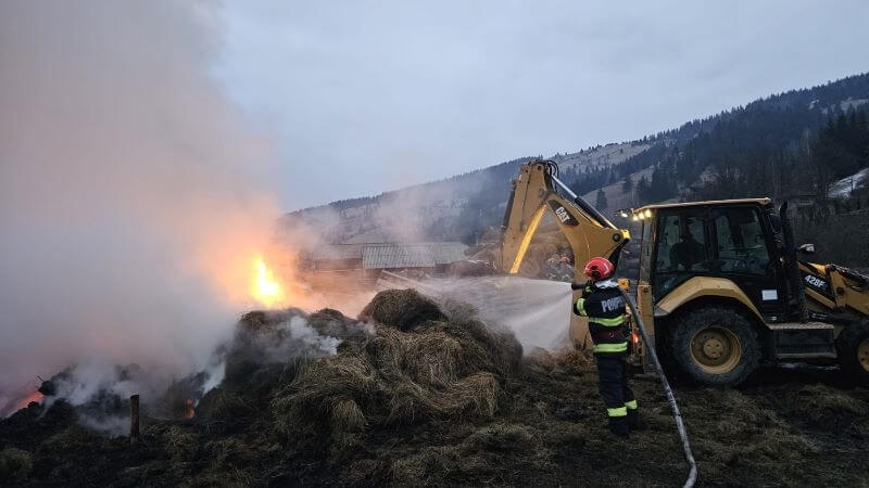 Incendiu în comuna Dămuc. Anexă gospodărească distrusă complet