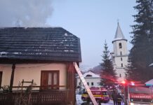 Incendiu la Mănăstirea Nechit. Arde acoperișul unei chilii