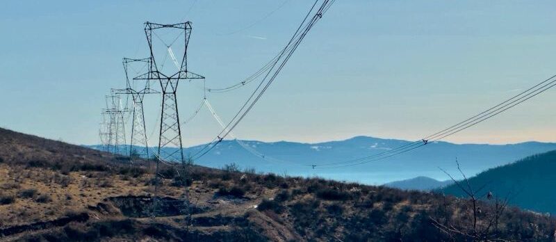 Guvernul prelungește plafonarea prețurilor la energie electrică și gaze naturale