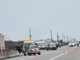 Accident la Săbăoani cu 12 copii într-un microbuz școlar