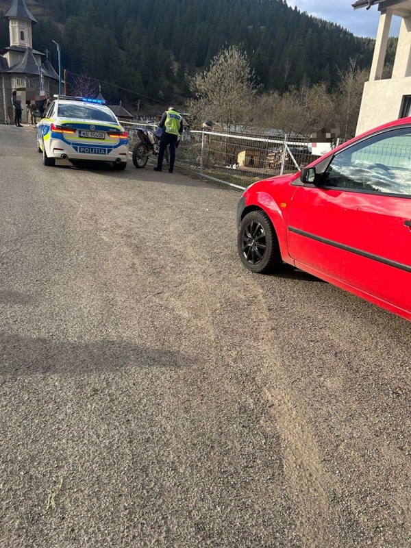 Neamț. Tânăr fără permis, implicat într-un accident în timp ce fugea de poliție