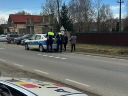 Săvinești: A dat cu mopedul de gard!