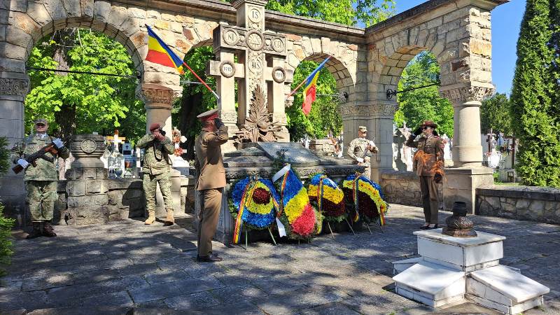 FOTO. Piatra Neamț. Ceremonie militară și depunere de coroane de Ziua Vetaranilor
