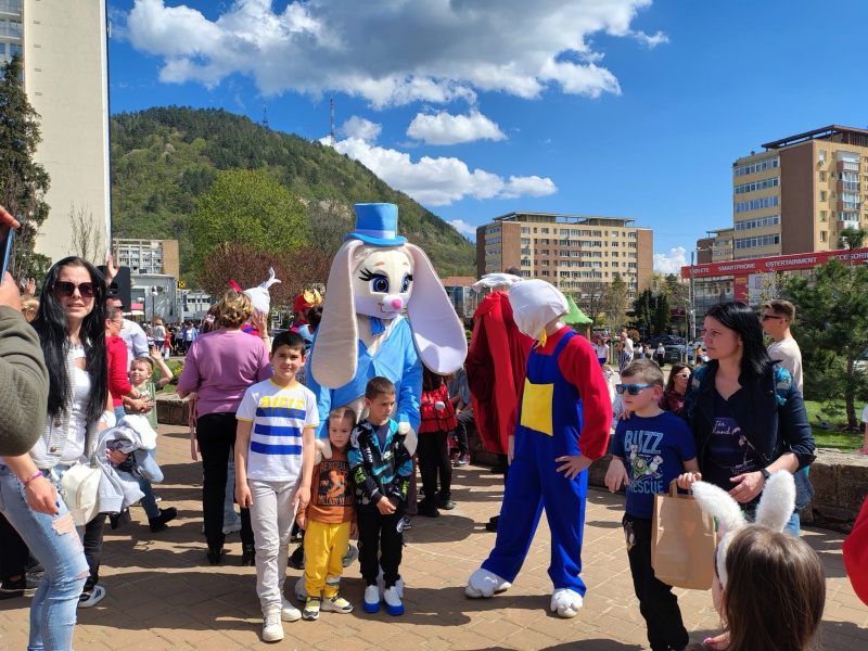 Piatra-Neamț: “Goana după ouă”, concursul Sweet Treasure Hunt