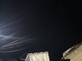 TIR ieșit de pe carosabil la Dolhești