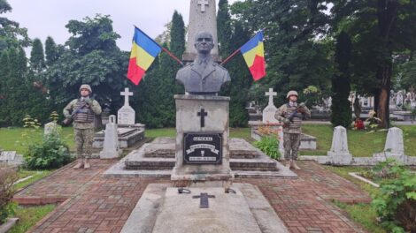 Ceremonie militară dedicată Zilei Eroilor