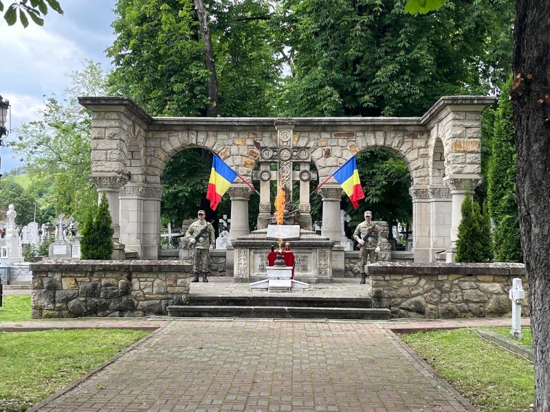 FOTO. Ziua Eroilor marcată la Piatra Neamț