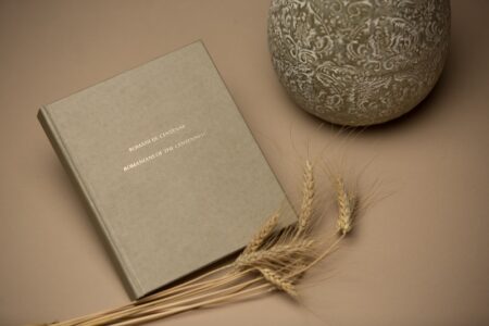 Neamțul se promovează cu albume la un eveniment de arhitectură