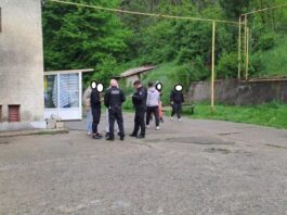 Zeci de liceeni lipsă de la cursuri: au fost găsiți în parc sau în curtea unităților de învățământ