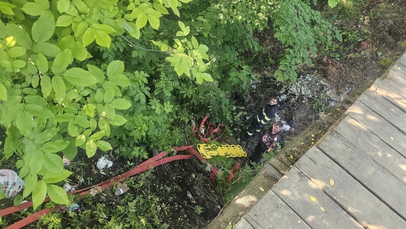Tragedie la Șerbești. O persoană și-a pierdut viața după ce a căzut într-o râpă