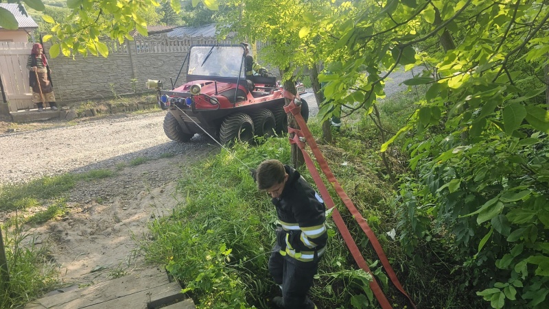 Tragedie la Șerbești. O persoană și-a pierdut viața după ce a căzut într-o râpă