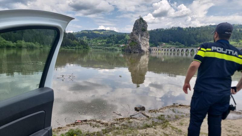 FOTO. Acțiuni împotriva braconajului la Neamț. Plase ilegale confiscate, sancțiuni și un dosar penal 4 FOTO. Acțiuni împotriva braconajului la Neamț. Plase ilegale confiscate, sancțiuni și un dosar penal