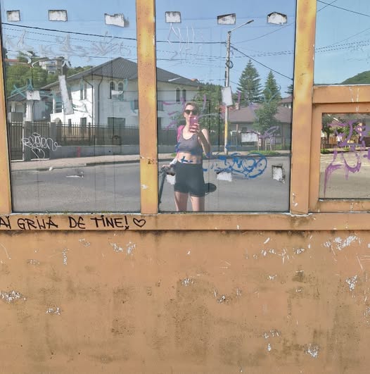 Actriță de la Teatrul Tineretului Piatra Neamț insultată, pe criterii sexiste, de angajați de la stadionul municipal