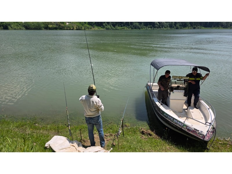 Pescuit ilegal pe lacul Izvorul Muntelui. Sancțiuni de 10.000 lei și dosare penale