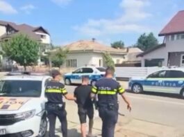 Neamț. Tânăr reținut după ce a lovit un bărbat într-un parc