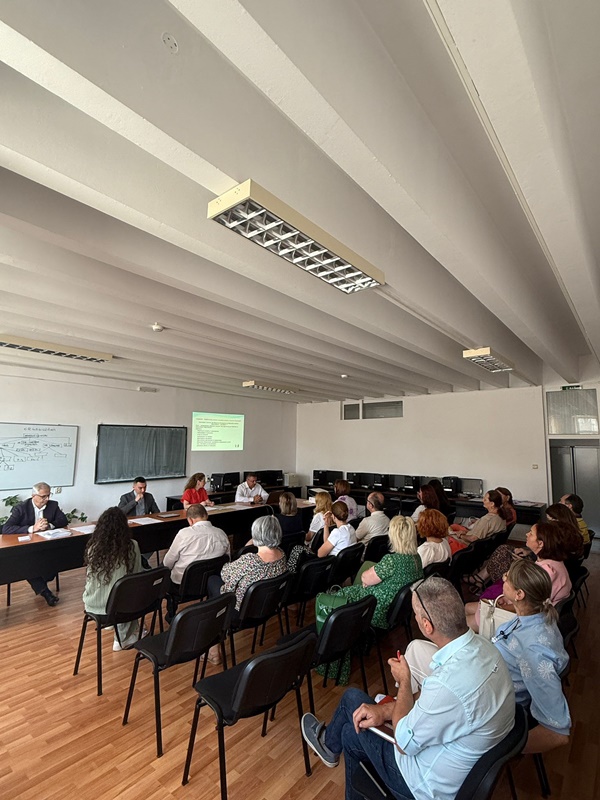 Lansarea proiectului „COMPASS - Competențe pentru Autodezvoltare și Succes Sustenabil” 5 Lansarea proiectului „COMPASS - Competențe pentru Autodezvoltare și Succes Sustenabil”