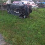 Accident în Bicazu Ardelean. A intrat cu mașina, prin gard, în curtea unei gospodării