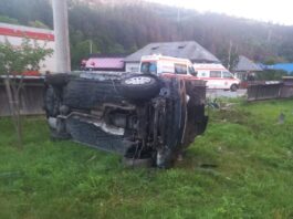 Accident în Bicazu Ardelean. A intrat cu mașina, prin gard, în curtea unei gospodării