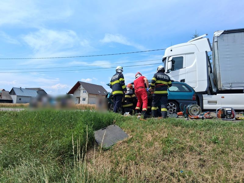 FOTO. Suceava: Un bărbat și-a pierdut viața într-un accident