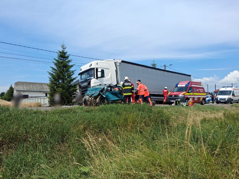 FOTO. Suceava: Un bărbat și-a pierdut viața într-un accident