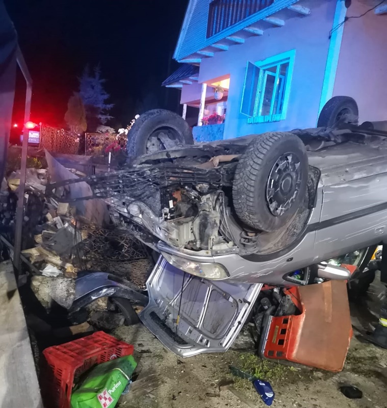 Accident grav în Poiana Teiului. Șase persoane au fost rănite